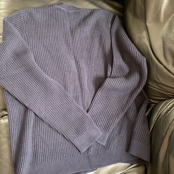 Banana Republic women’s Sweater, Size M, Navy Color - Picture 5 of 7